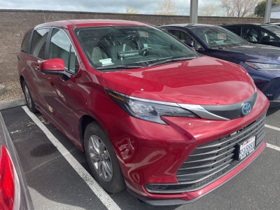 2025 Toyota Sienna LE 8 Passenger