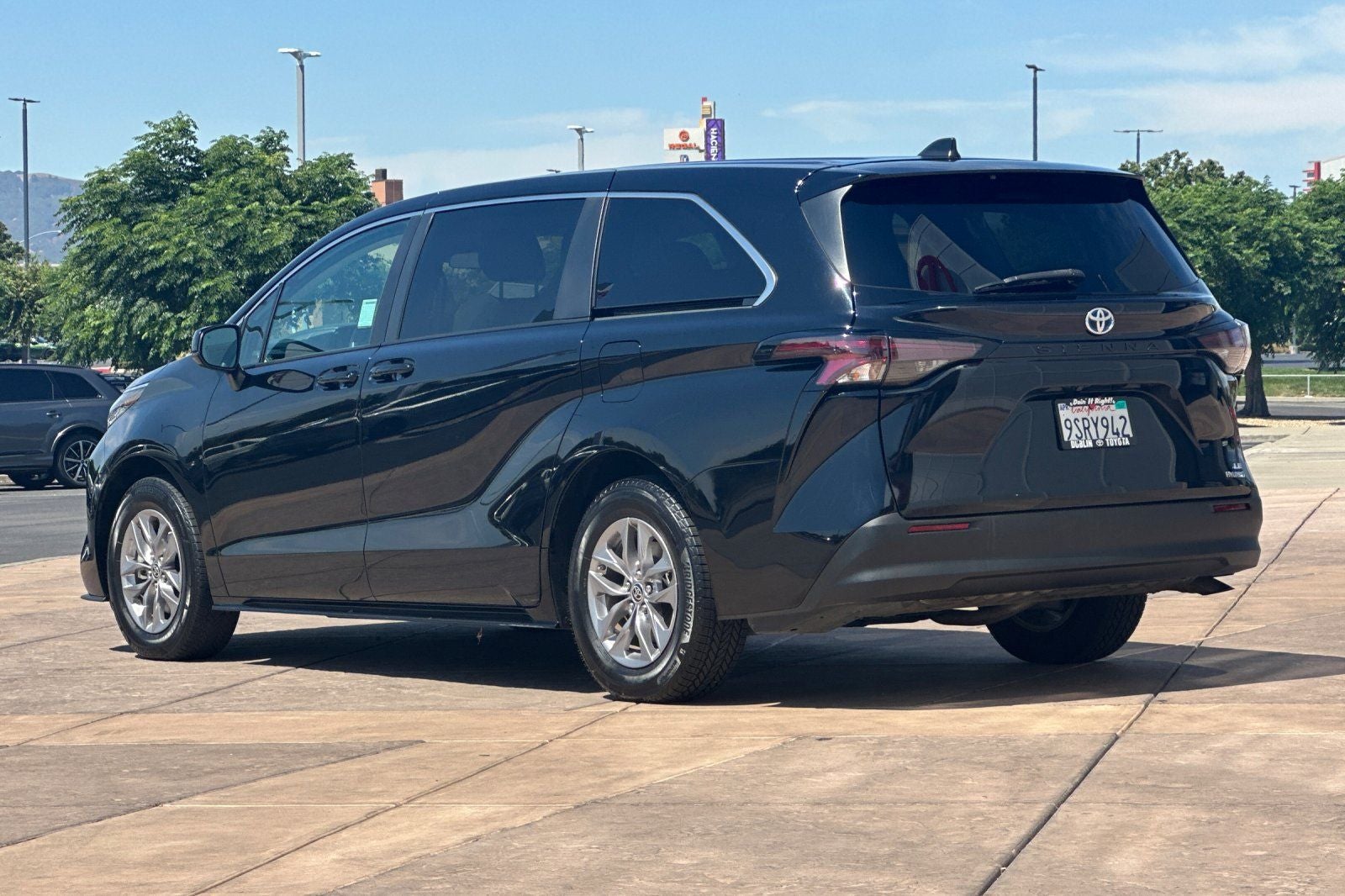 2024 Toyota Sienna LE 8 Passenger