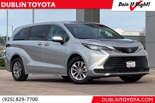 2023 Toyota Sienna LE 8 Passenger