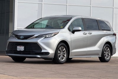 2023 Toyota Sienna LE 8 Passenger