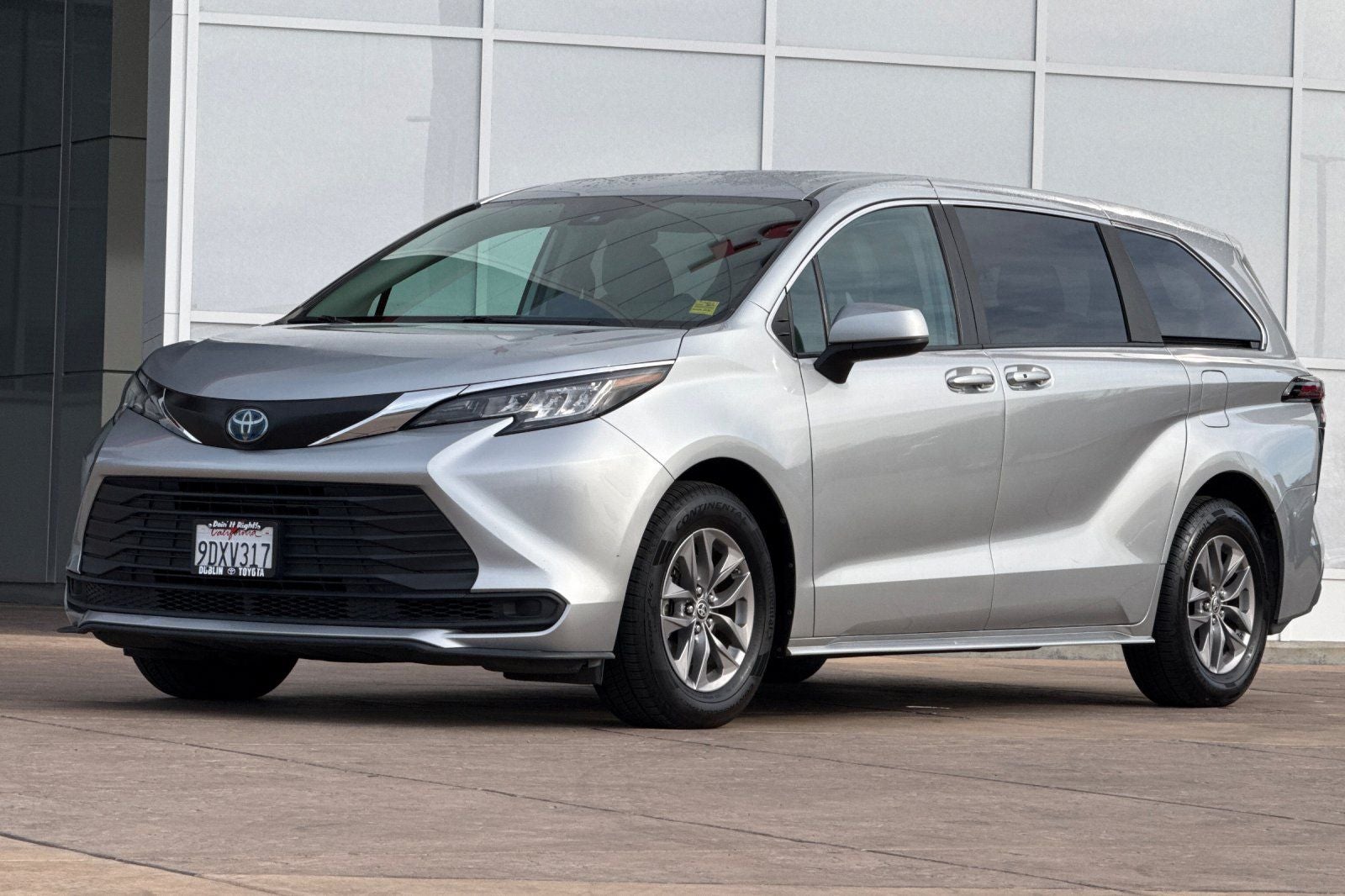 2023 Toyota Sienna LE 8 Passenger