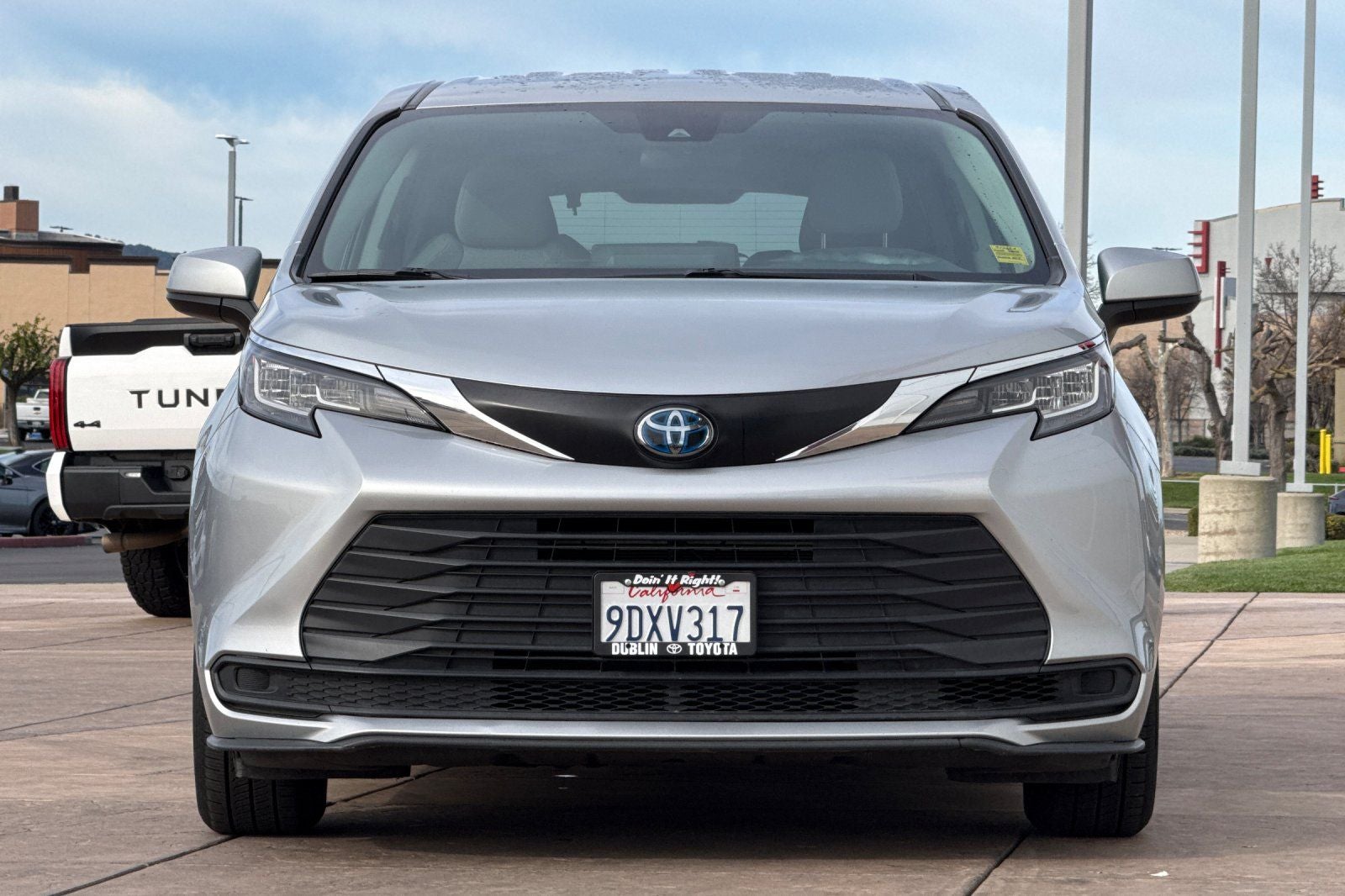 2023 Toyota Sienna LE 8 Passenger