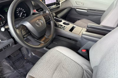 2023 Toyota Sienna LE 8 Passenger