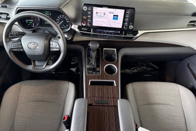 2023 Toyota Sienna LE 8 Passenger