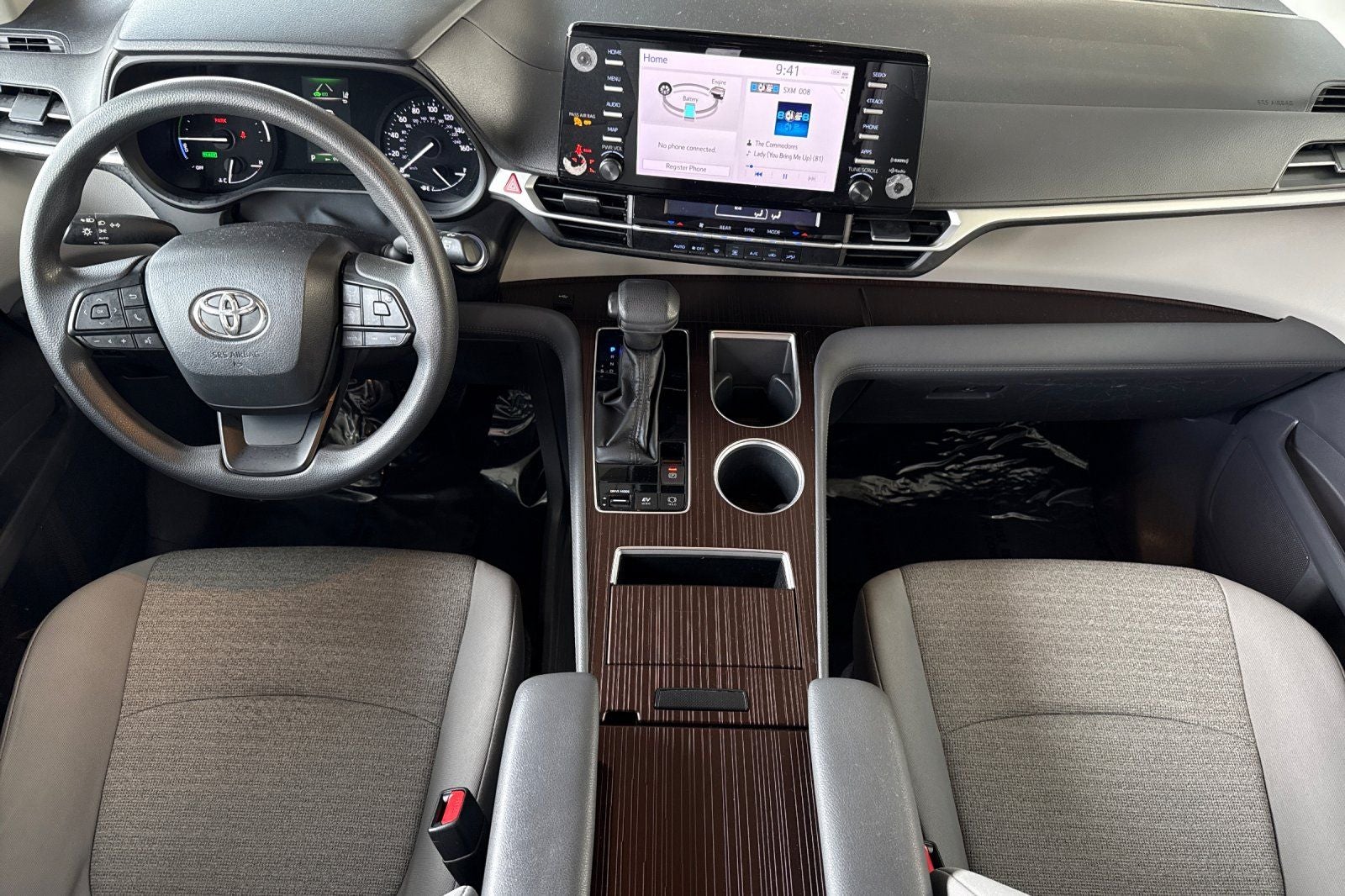 2023 Toyota Sienna LE 8 Passenger