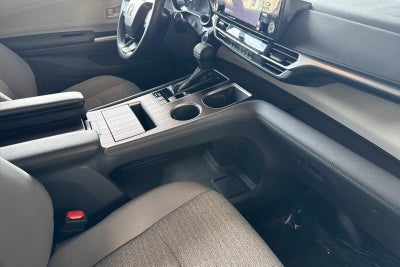 2023 Toyota Sienna LE 8 Passenger