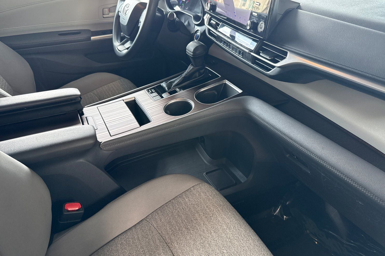 2023 Toyota Sienna LE 8 Passenger