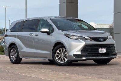 2023 Toyota Sienna LE 8 Passenger