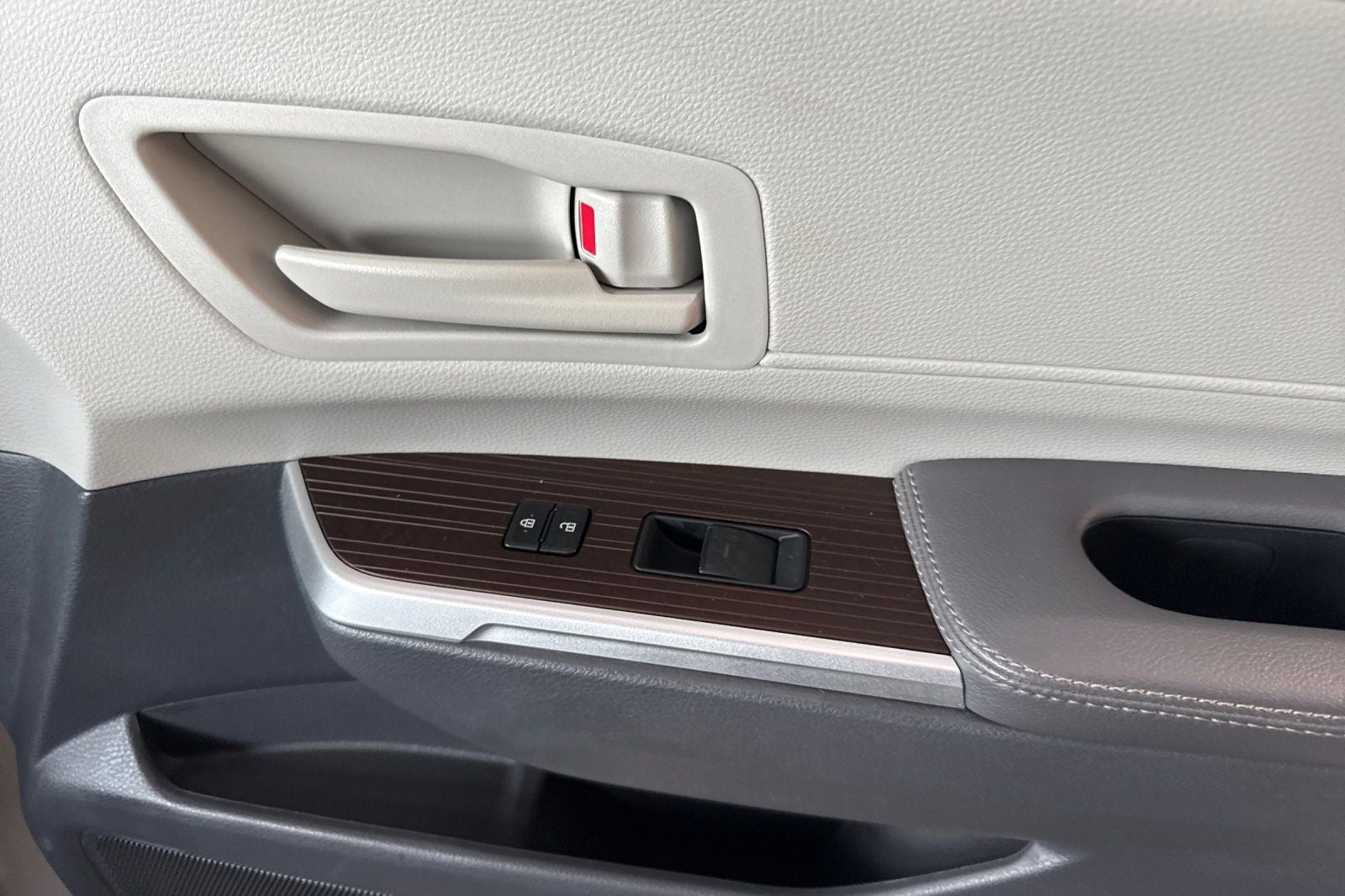 2023 Toyota Sienna LE 8 Passenger