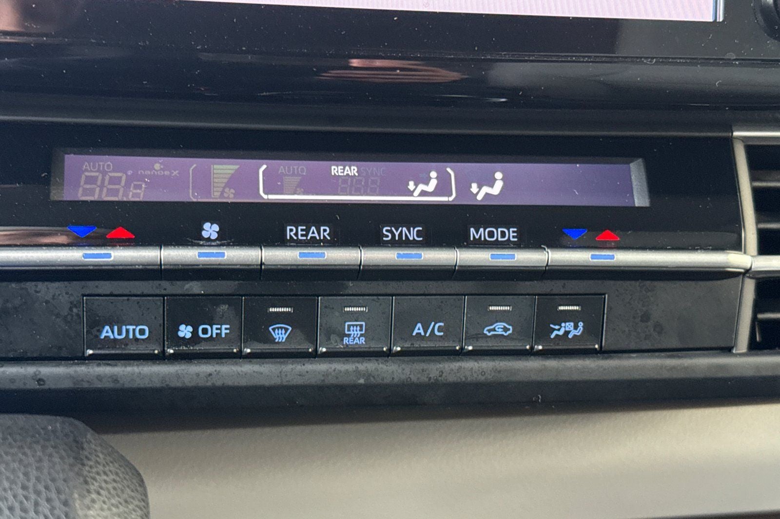 2023 Toyota Sienna LE 8 Passenger