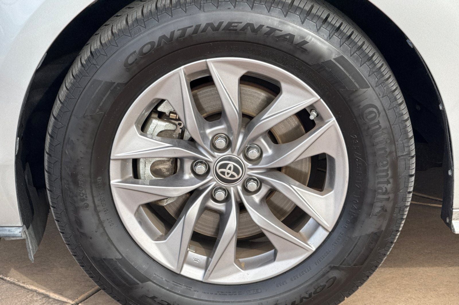 2023 Toyota Sienna LE 8 Passenger