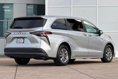 2023 Toyota Sienna LE 8 Passenger