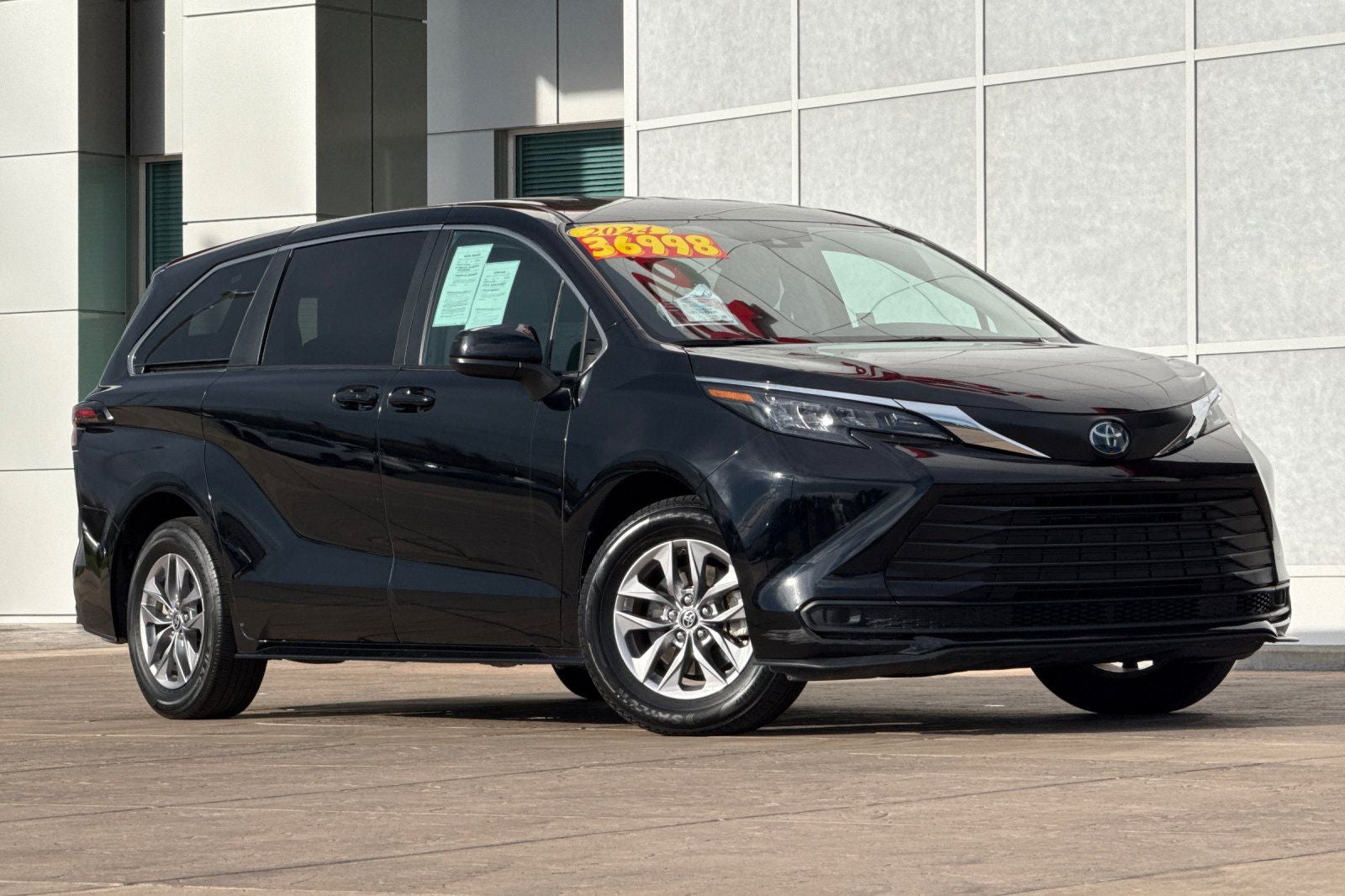 2024 Toyota Sienna LE 8 Passenger