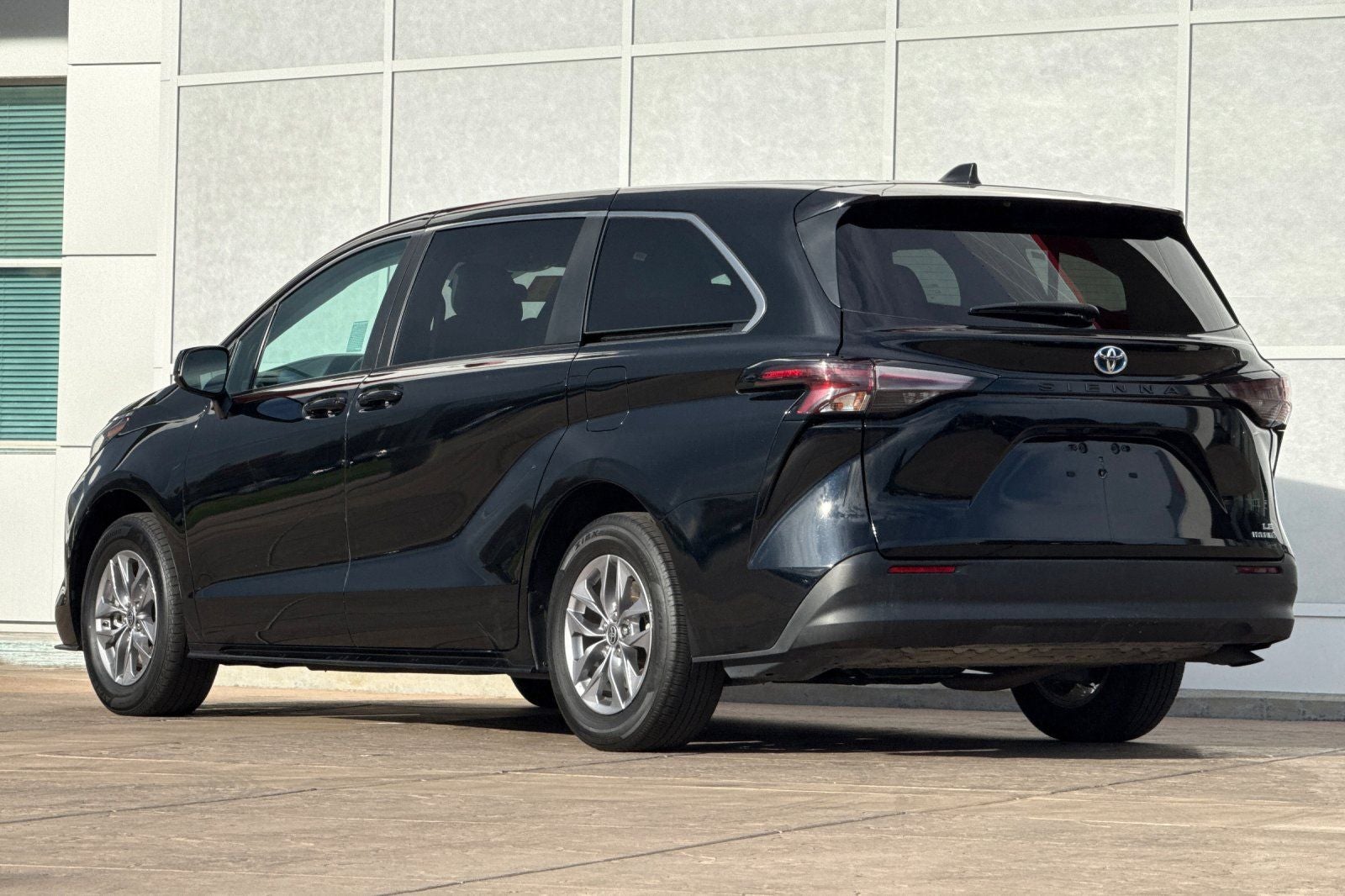 2024 Toyota Sienna LE 8 Passenger