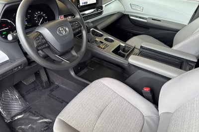 2025 Toyota Sienna LE 8 Passenger