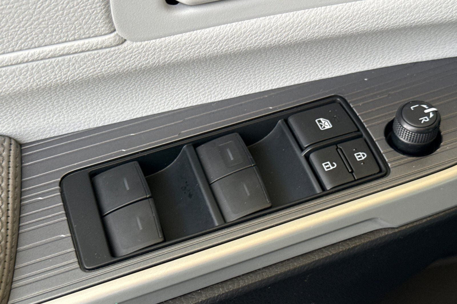 2025 Toyota Sienna LE 8 Passenger