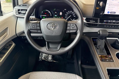 2025 Toyota Sienna LE 8 Passenger