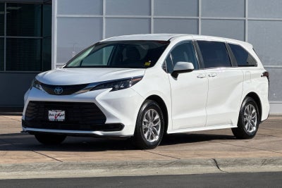 2024 Toyota Sienna LE 8 Passenger