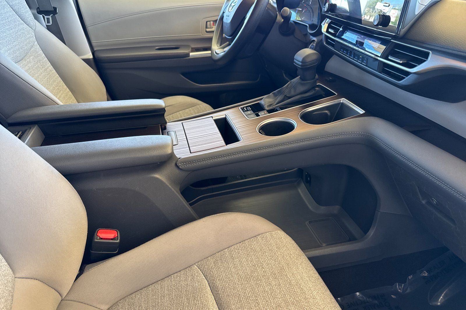 2024 Toyota Sienna LE 8 Passenger
