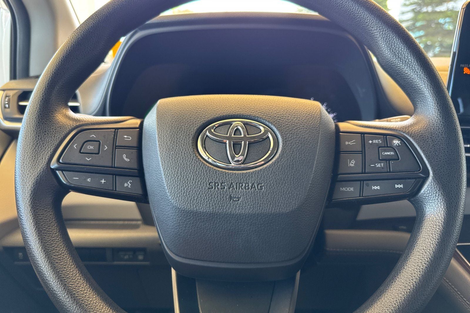2024 Toyota Sienna LE 8 Passenger