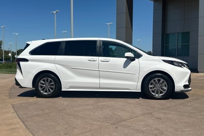 2024 Toyota Sienna LE 8 Passenger