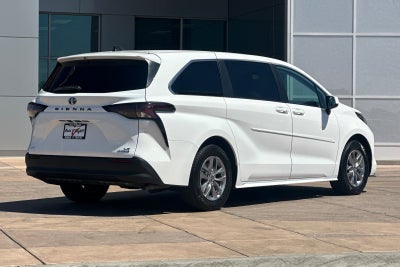 2024 Toyota Sienna LE 8 Passenger