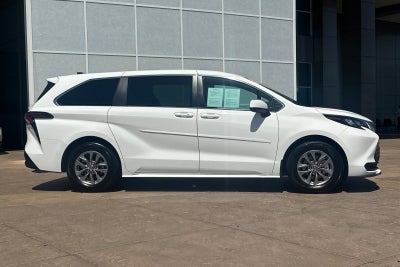 2024 Toyota Sienna LE 8 Passenger