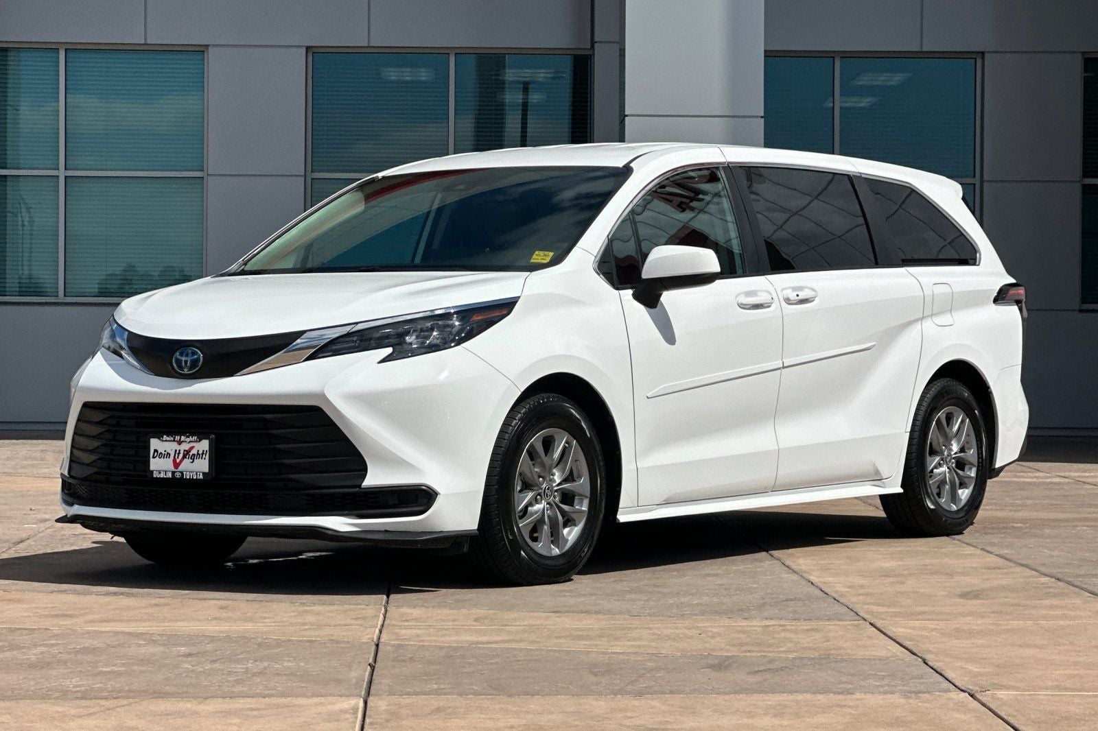 2024 Toyota Sienna LE 8 Passenger