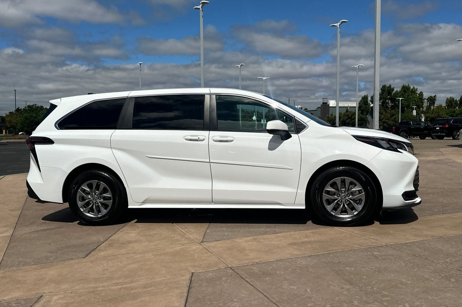 2024 Toyota Sienna LE 8 Passenger