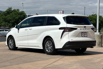 2024 Toyota Sienna LE 8 Passenger