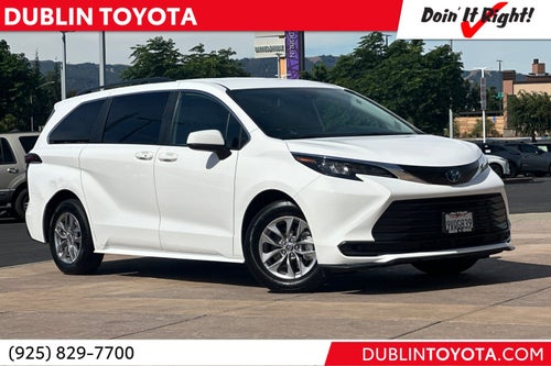 2025 Toyota Sienna LE 8 Passenger