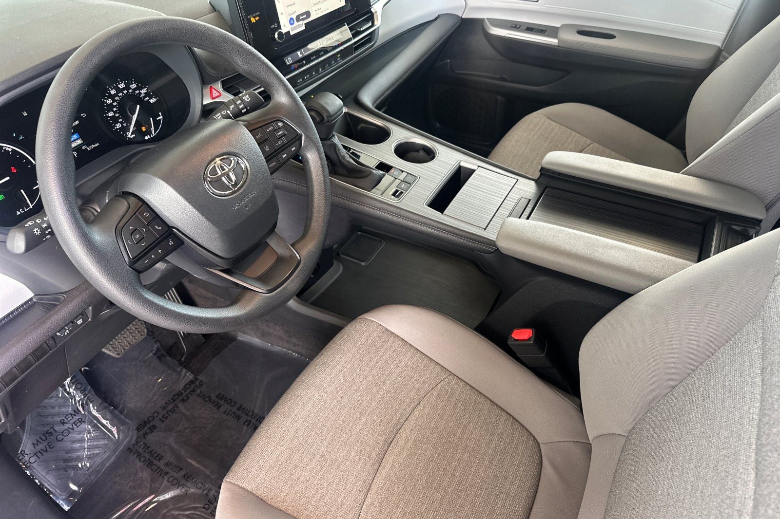 2025 Toyota Sienna LE 8 Passenger