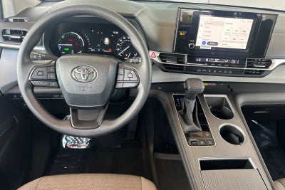2025 Toyota Sienna LE 8 Passenger