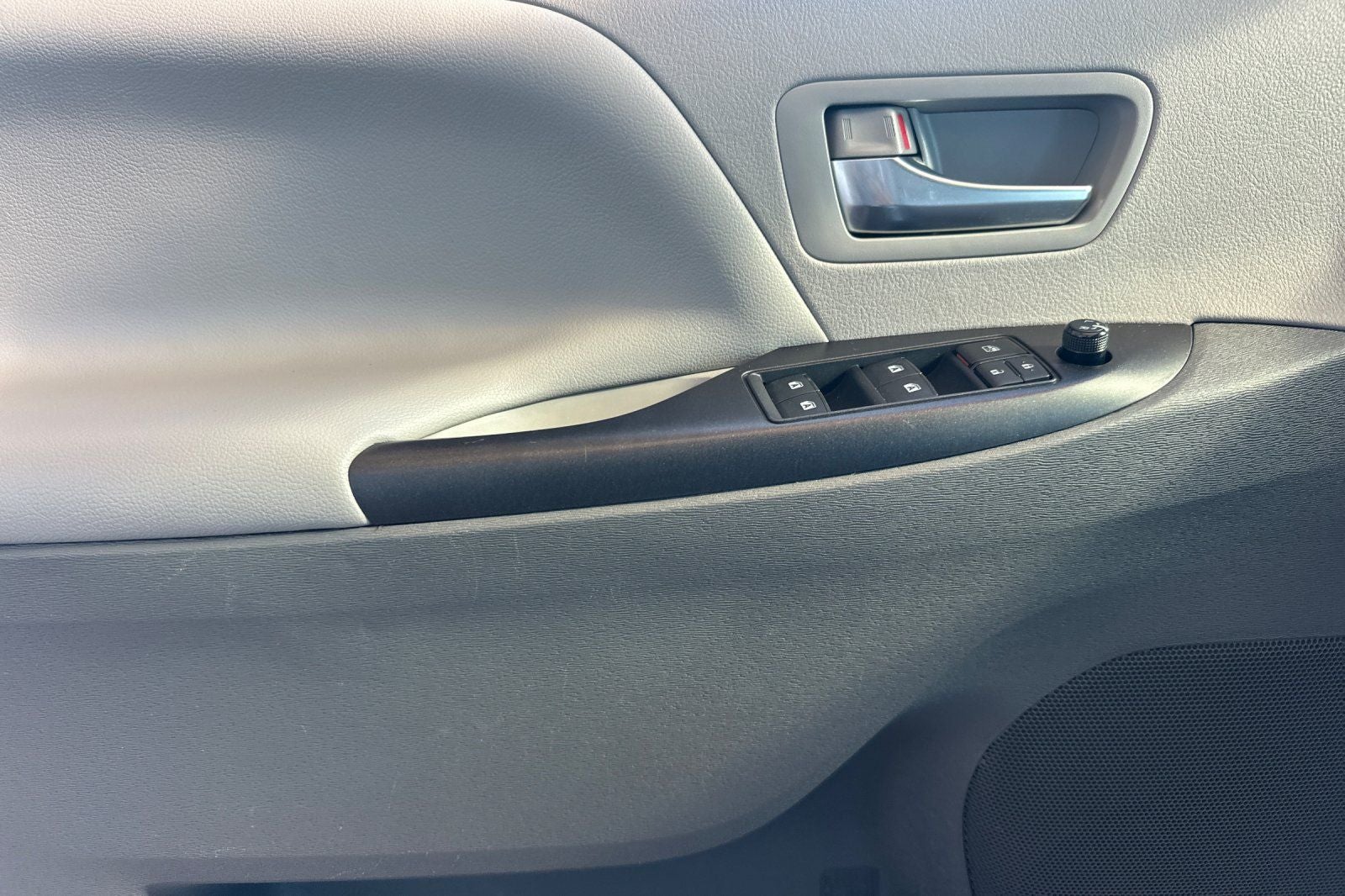 2020 Toyota Sienna LE 8 Passenger