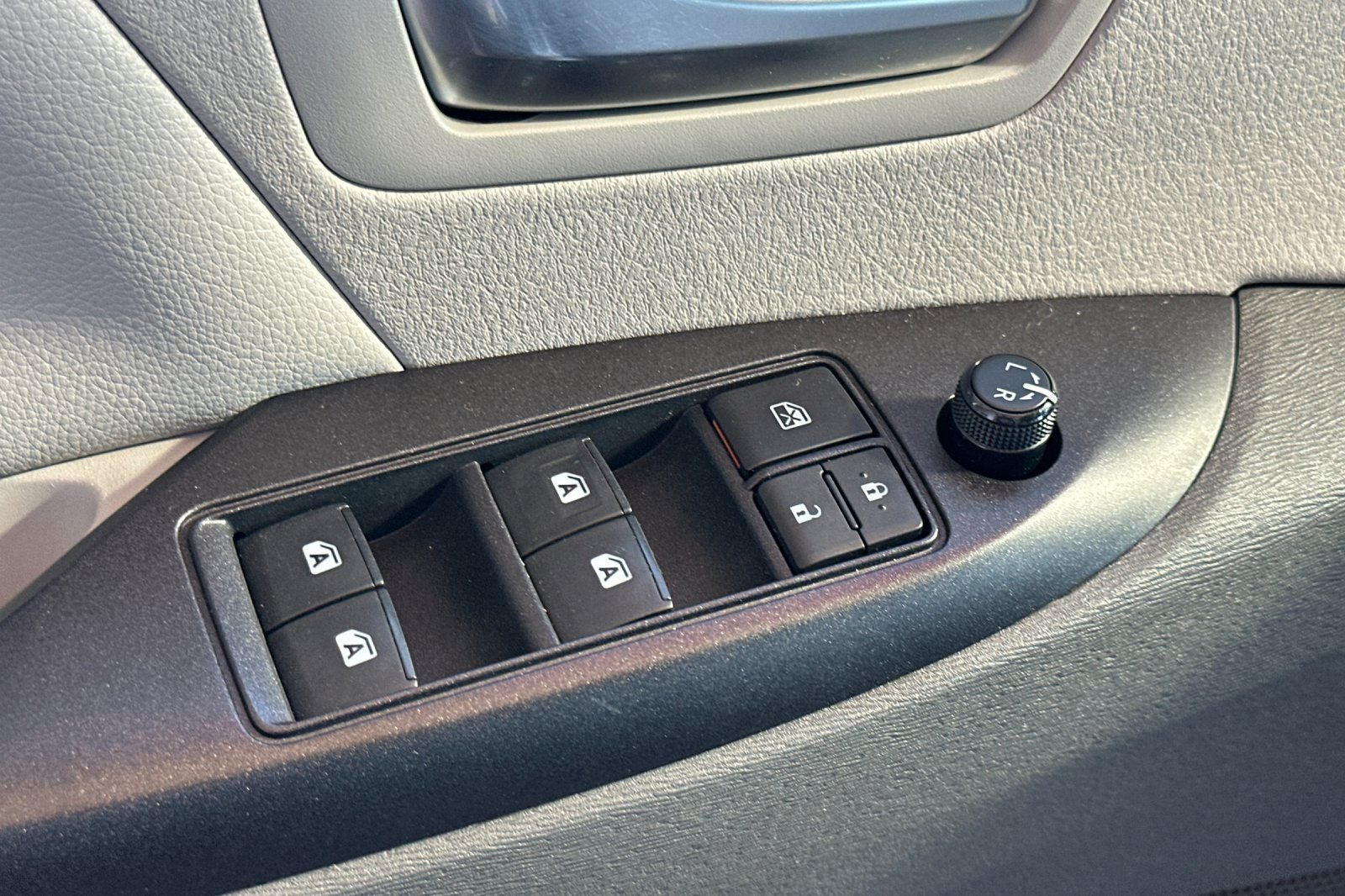 2020 Toyota Sienna LE 8 Passenger