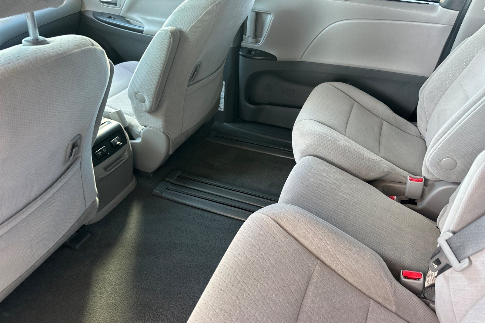 2020 Toyota Sienna LE 8 Passenger
