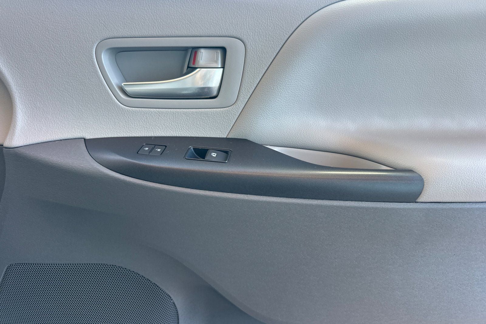 2020 Toyota Sienna LE 8 Passenger