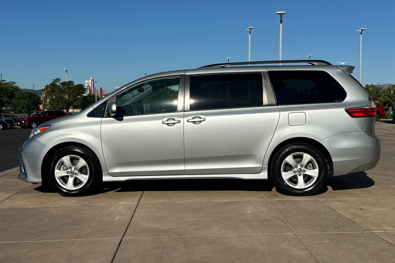 2020 Toyota Sienna LE 8 Passenger