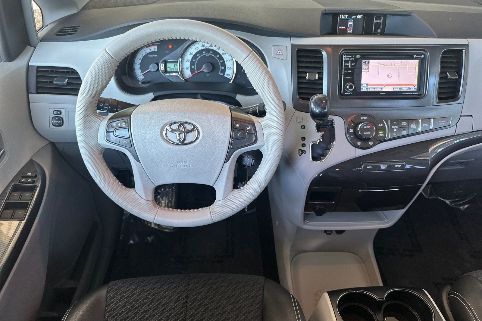 2014 Toyota Sienna SE 8 Passenger