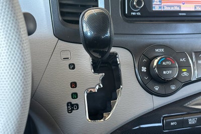 2014 Toyota Sienna SE 8 Passenger