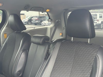 2014 Toyota Sienna SE 8 Passenger
