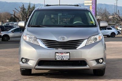 2014 Toyota Sienna XLE 8 Passenger