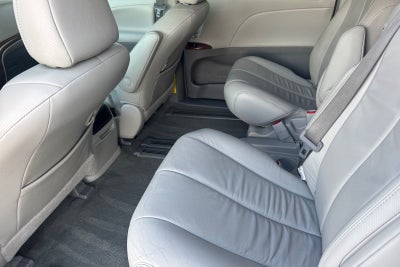 2014 Toyota Sienna XLE 8 Passenger