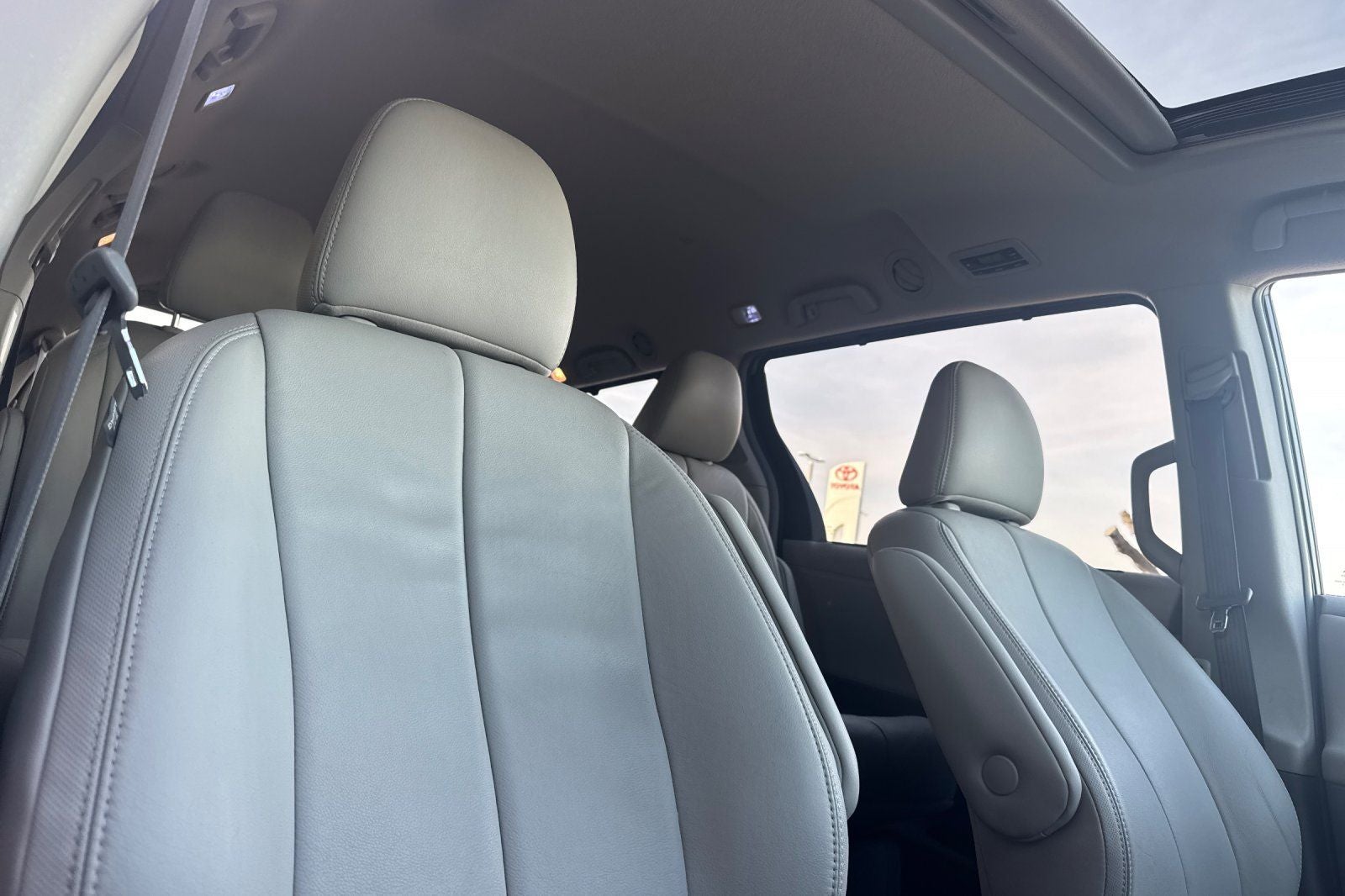 2014 Toyota Sienna XLE 8 Passenger