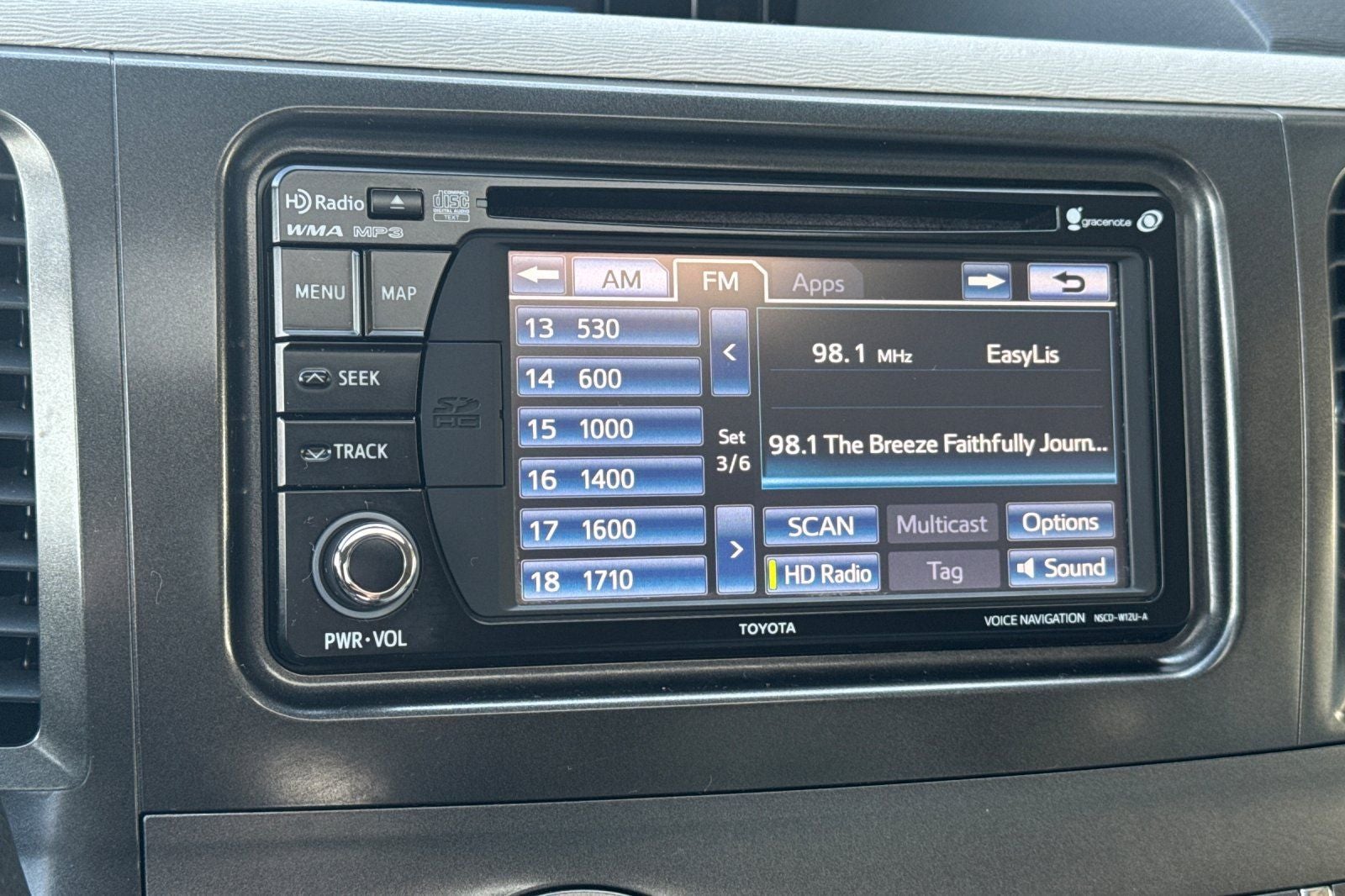 2014 Toyota Sienna XLE 8 Passenger