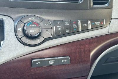 2014 Toyota Sienna XLE 8 Passenger