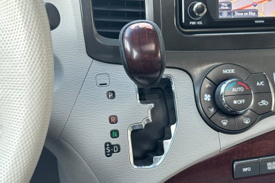 2014 Toyota Sienna XLE 8 Passenger