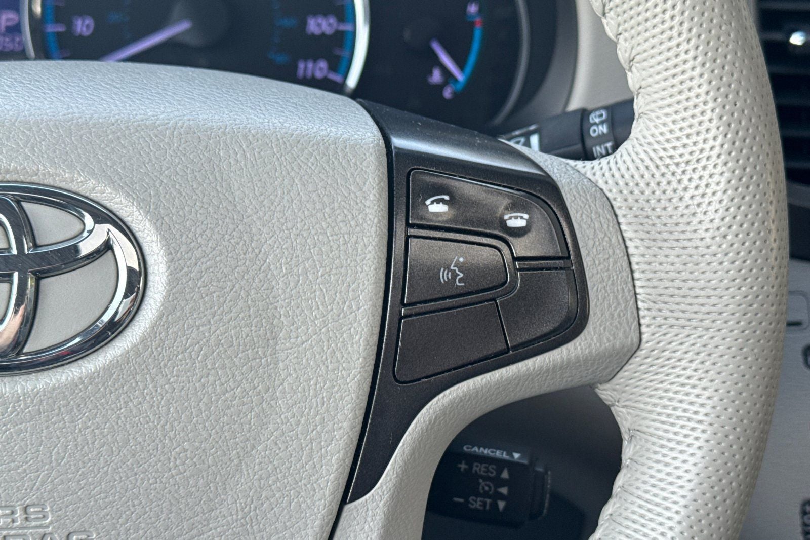 2014 Toyota Sienna XLE 8 Passenger