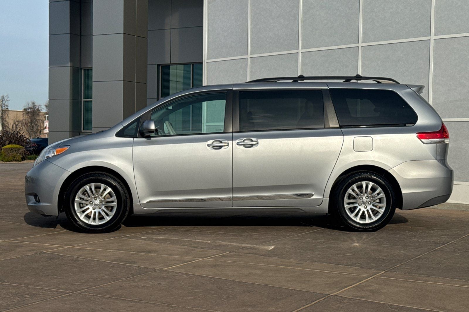 2014 Toyota Sienna XLE 8 Passenger