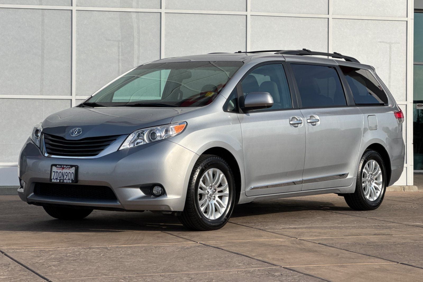 2014 Toyota Sienna XLE 8 Passenger